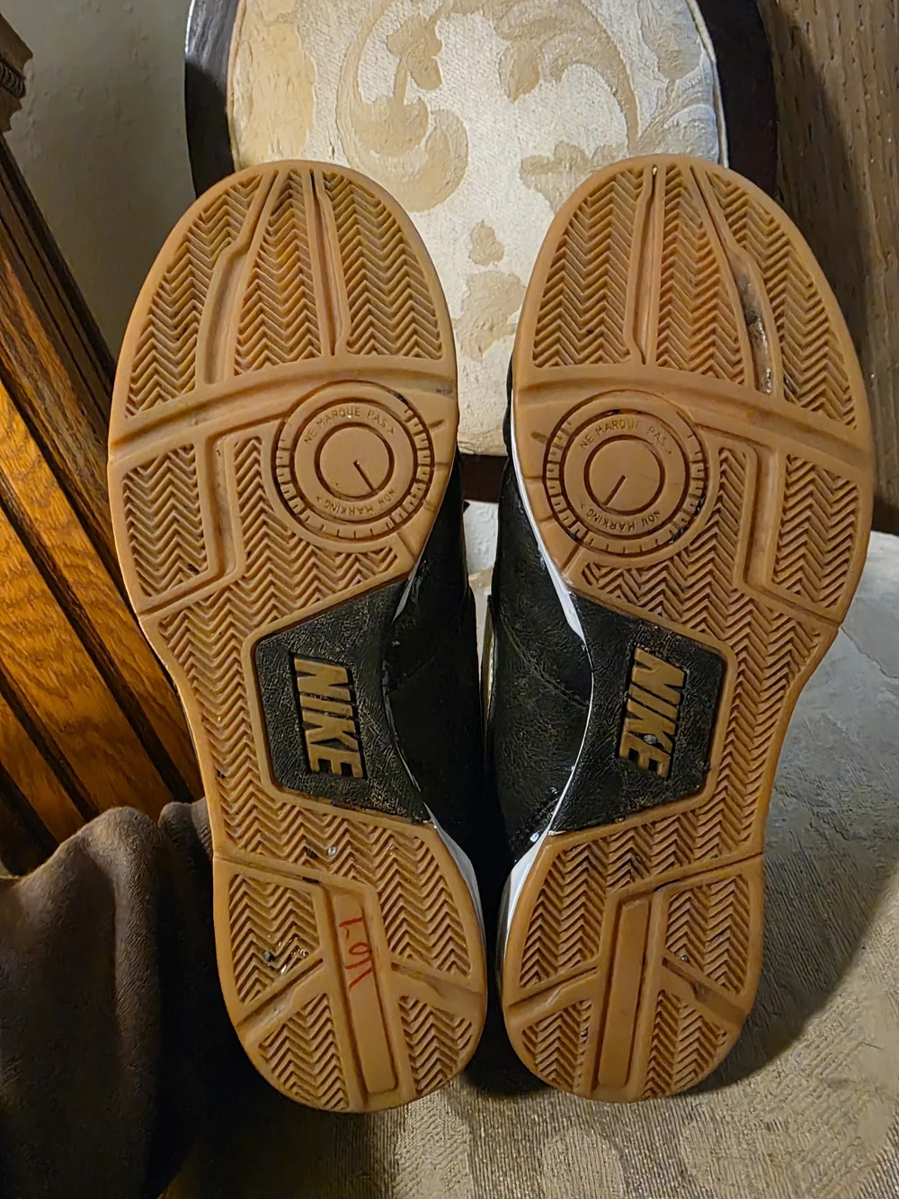 Nike Men's Black & White Indoor Soccer Shoes
